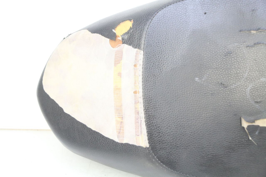 photo de SELLE PEUGEOT KISBEE 4T 50 (2010 - 2017) - Angolazione alternativa