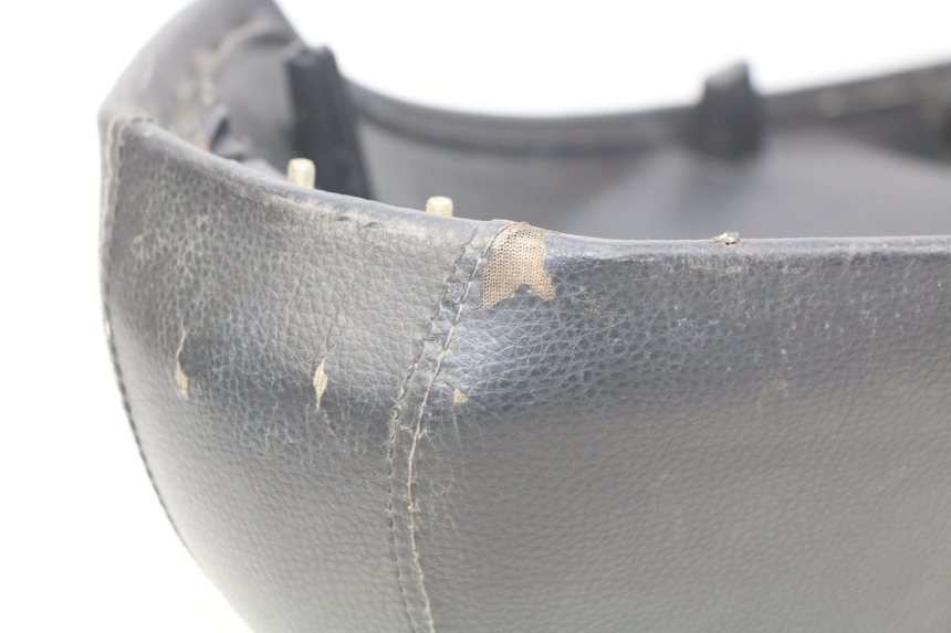 photo de SELLE PEUGEOT KISBEE 4T 50 (2010 - 2017) - Stato della superficie e materiale