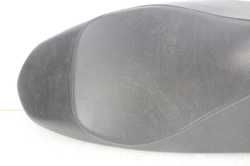 photo de SELLE PEUGEOT KISBEE 4T 50 (2018 - 2022) - Caratteristiche distintive