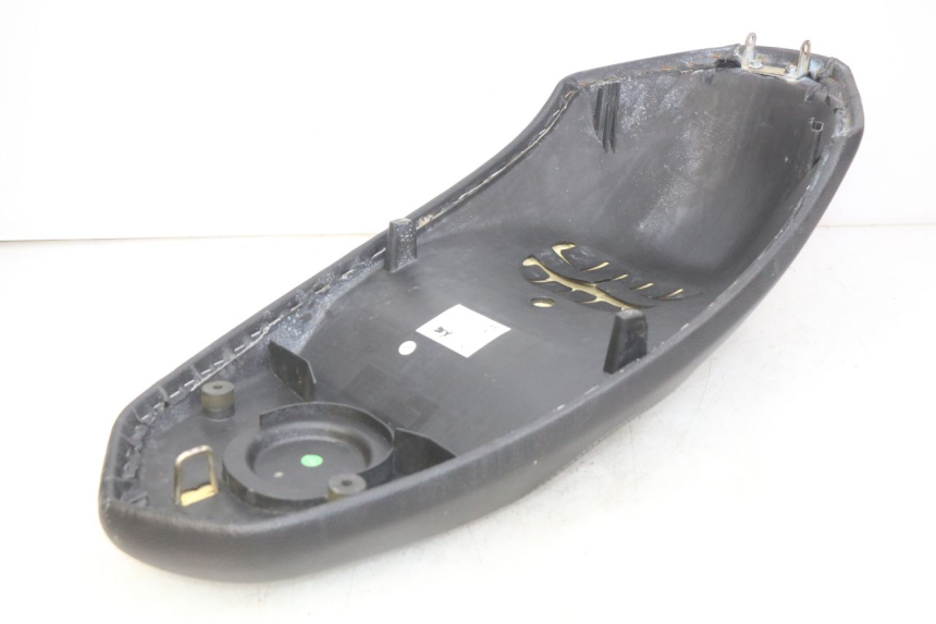 photo de SELLE PEUGEOT KISBEE 4T 50 (2018 - 2022) - Stato della superficie e materiale