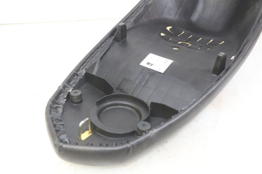 photo de SELLE PEUGEOT KISBEE 4T 50 (2018 - 2022) - Primo piano ad alta risoluzione