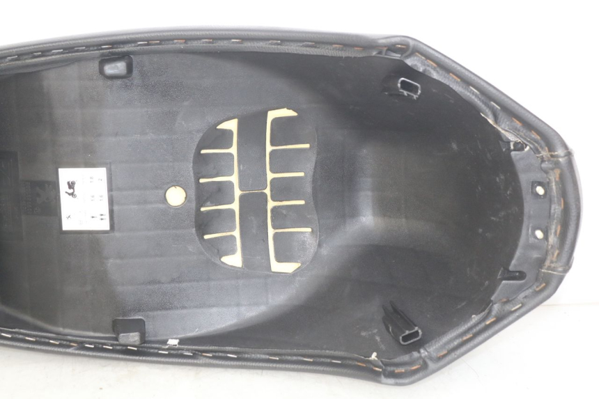 photo de SELLE PEUGEOT KISBEE 4T 50 (2018 - 2022) - Foto prodotto supplementare