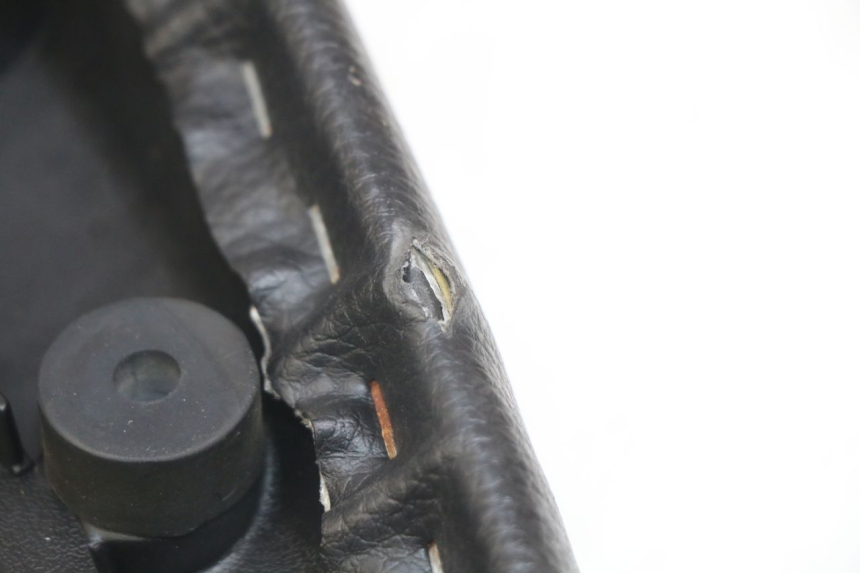 photo de SELLE PEUGEOT KISBEE 4T 50 (2018 - 2022) - Zoom sullo stato d'uso