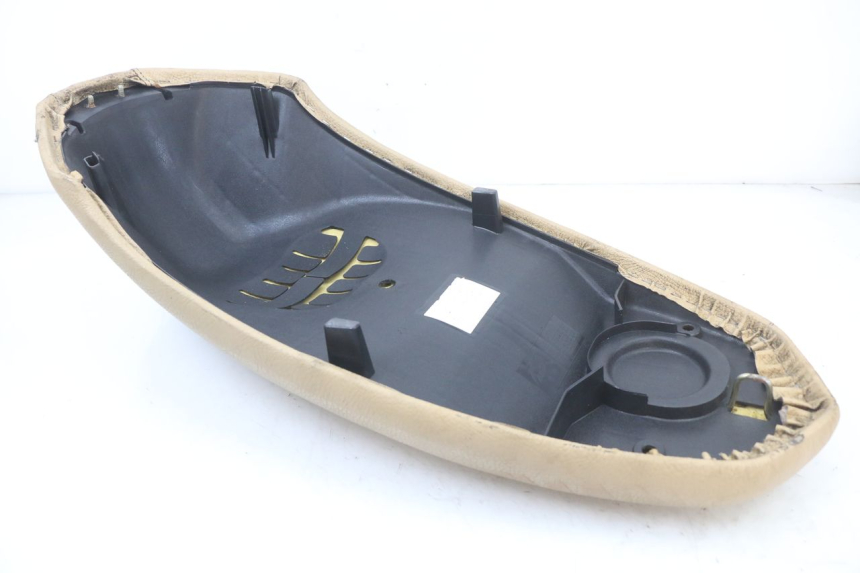 photo de SELLE PEUGEOT KISBEE 4T 50 (2010 - 2017) - Caratteristiche distintive