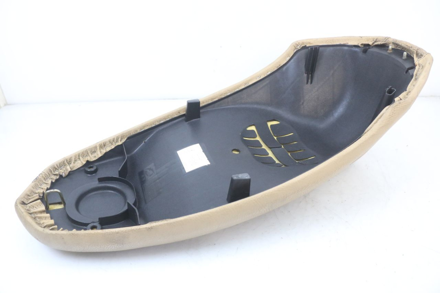 photo de SELLE PEUGEOT KISBEE 4T 50 (2010 - 2017) - Zoom sui componenti