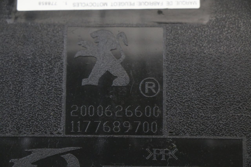 photo de SELLE PEUGEOT KISBEE 4T 50 (2010 - 2017) - Primo piano ad alta risoluzione