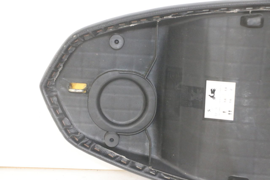 photo de SELLE PEUGEOT KISBEE 4T 50 (2018 - 2022) - Zoom sui componenti