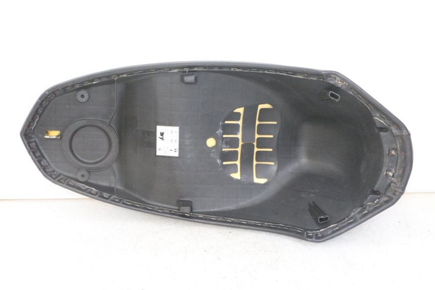 photo de SELLE PEUGEOT KISBEE 4T 50 (2018 - 2022) - Primo piano ad alta risoluzione