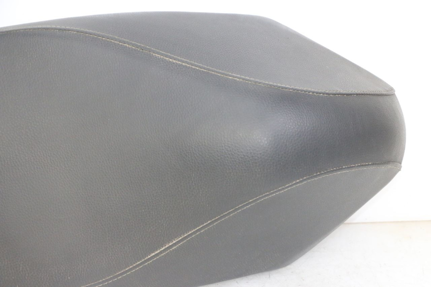 photo de SELLE PEUGEOT KISBEE 4T 50 (2018 - 2022) - Primo piano ad alta risoluzione