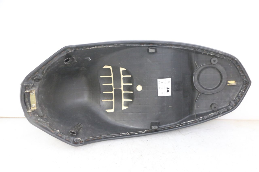 photo de SELLE PEUGEOT KISBEE 4T 50 (2018 - 2022) - Zoom sullo stato d'uso