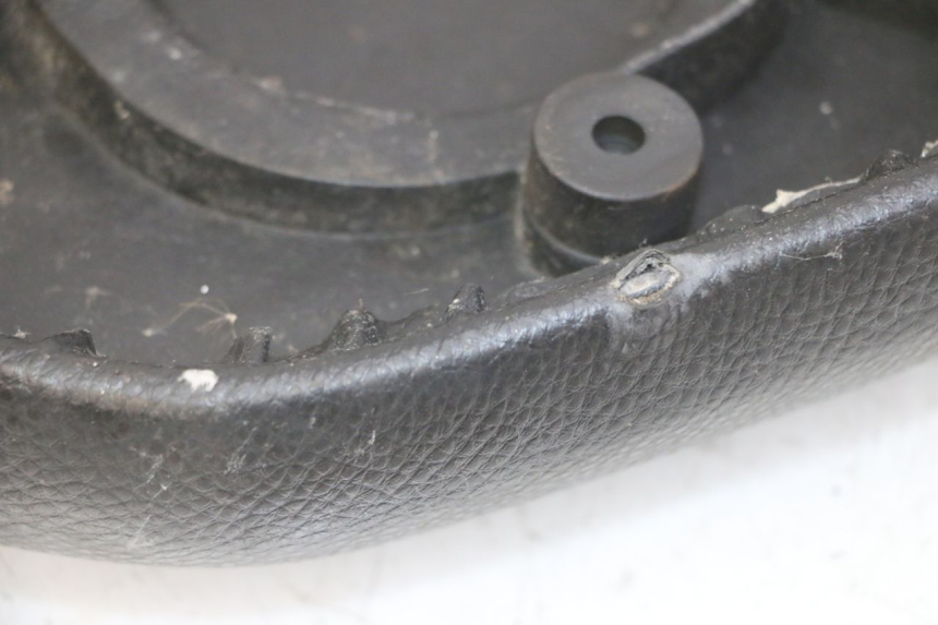 photo de SELLE PEUGEOT KISBEE 4T 50 (2018 - 2022) - Dettagli dei punti di fissaggio