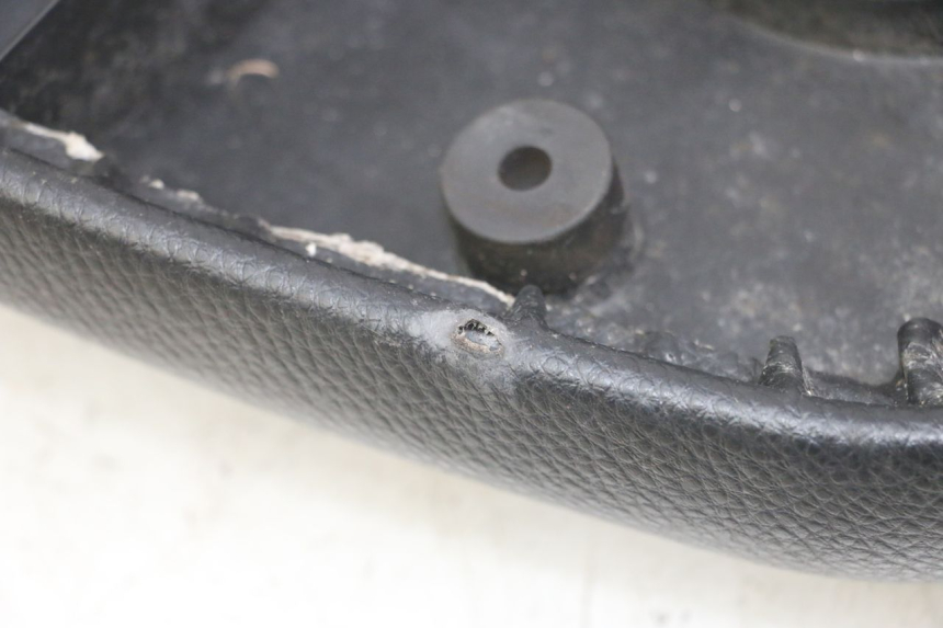 photo de SELLE PEUGEOT KISBEE 4T 50 (2018 - 2022) - Stato della superficie e materiale