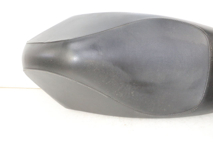 photo de SELLE PEUGEOT KISBEE 4T 50 (2018 - 2022) - Primo piano ad alta risoluzione