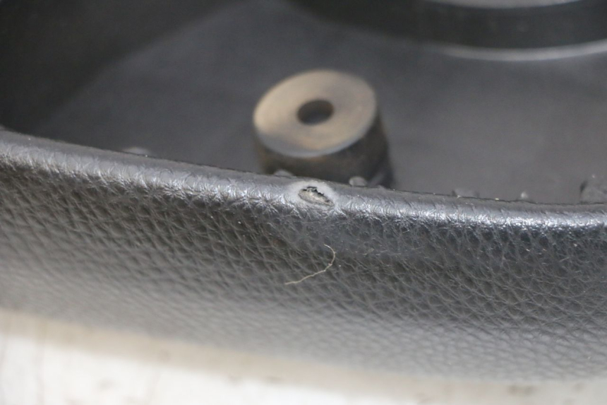 photo de SELLE PEUGEOT KISBEE 4T 50 (2018 - 2022) - Altra angolazione