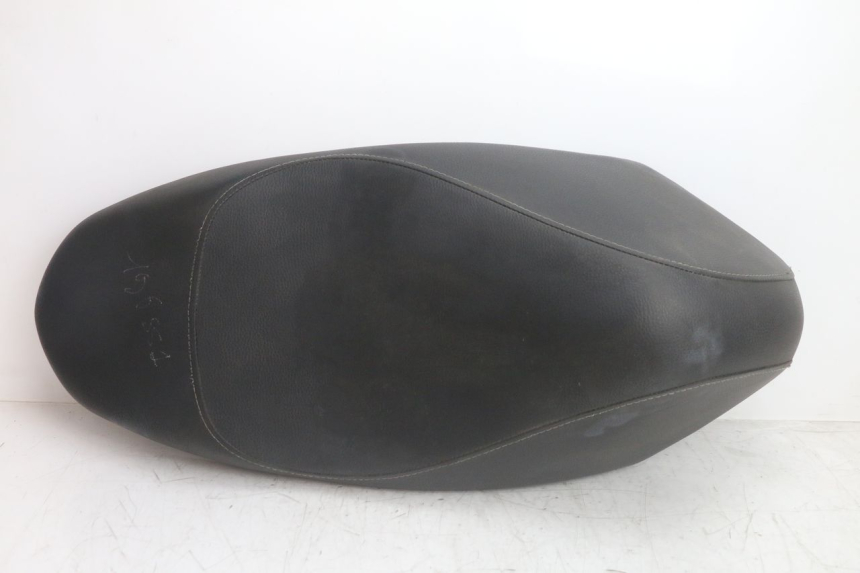 photo de SELLE PEUGEOT KISBEE 4T 50 (2018 - 2022) - Zoom sullo stato d'uso