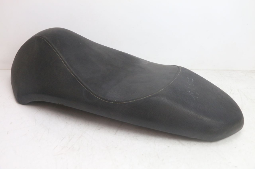 photo de SELLE PEUGEOT KISBEE 4T 50 (2018 - 2022) - Dettagli dei punti di fissaggio