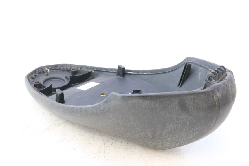 photo de SELLE PEUGEOT KISBEE 4T 50 (2010 - 2017) - Dettaglio del componente