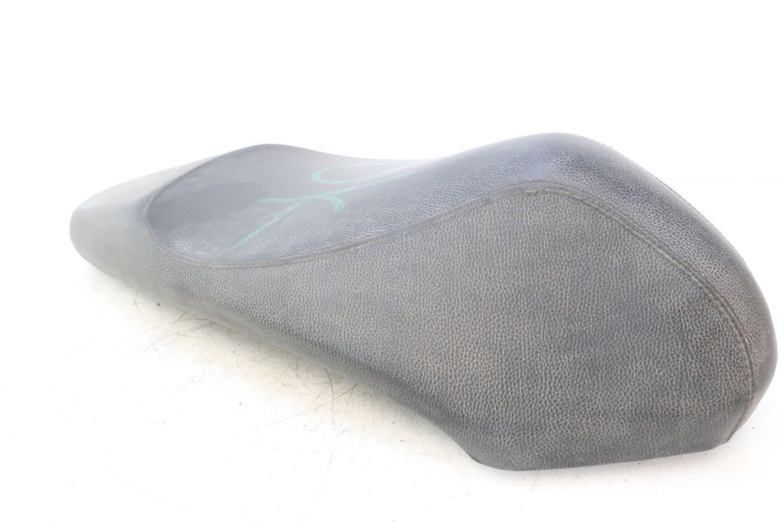 photo de SELLE PEUGEOT KISBEE 4T 50 (2010 - 2017) - Caratteristiche distintive