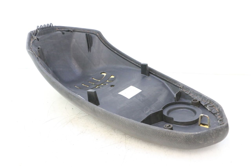 photo de SELLE PEUGEOT KISBEE 4T 50 (2010 - 2017) - Altra angolazione