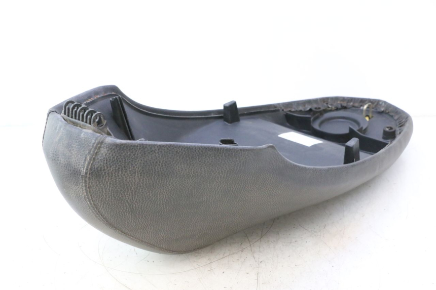 photo de SELLE PEUGEOT KISBEE 4T 50 (2010 - 2017) - Primo piano tecnico