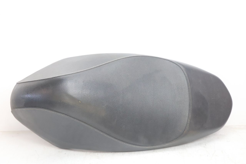 photo de SELLE PEUGEOT KISBEE 4T 50 (2018 - 2022) - Dettaglio del componente