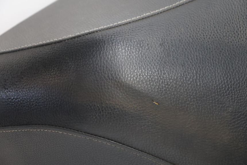 photo de SELLE PEUGEOT KISBEE 4T 50 (2018 - 2022) - Zoom sullo stato d'uso