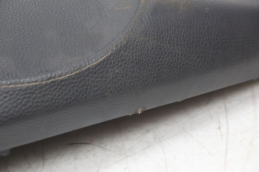 photo de SELLE PEUGEOT KISBEE 4T 50 (2018 - 2022) - Dettagli dei punti di fissaggio