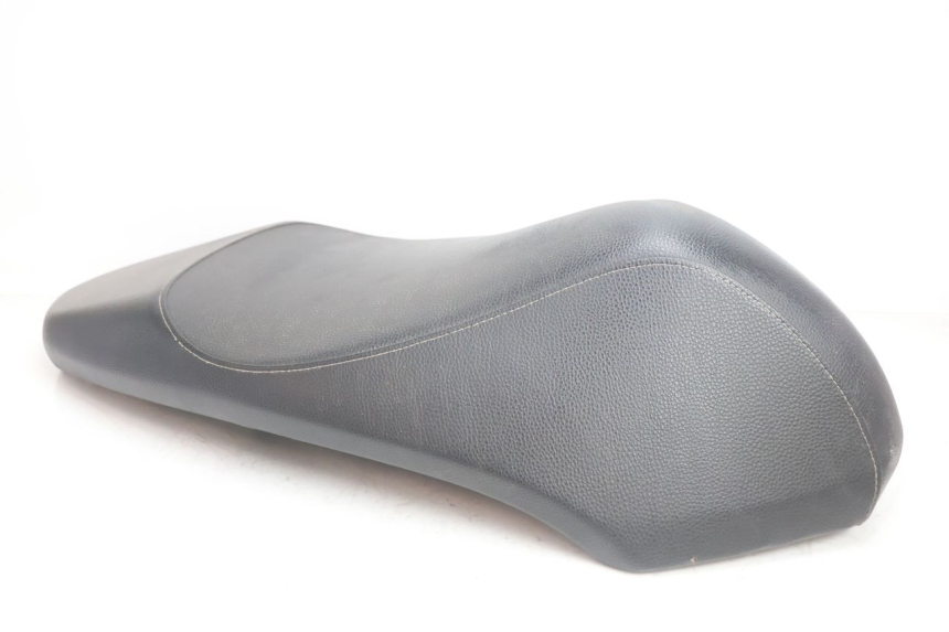 photo de SELLE PEUGEOT KISBEE 4T 50 (2018 - 2022) - Stato della superficie e materiale