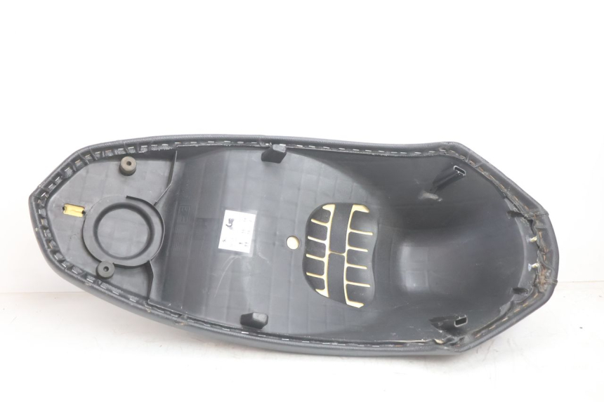 photo de SELLE PEUGEOT KISBEE 4T 50 (2018 - 2022) - Marcature e riferimenti originali