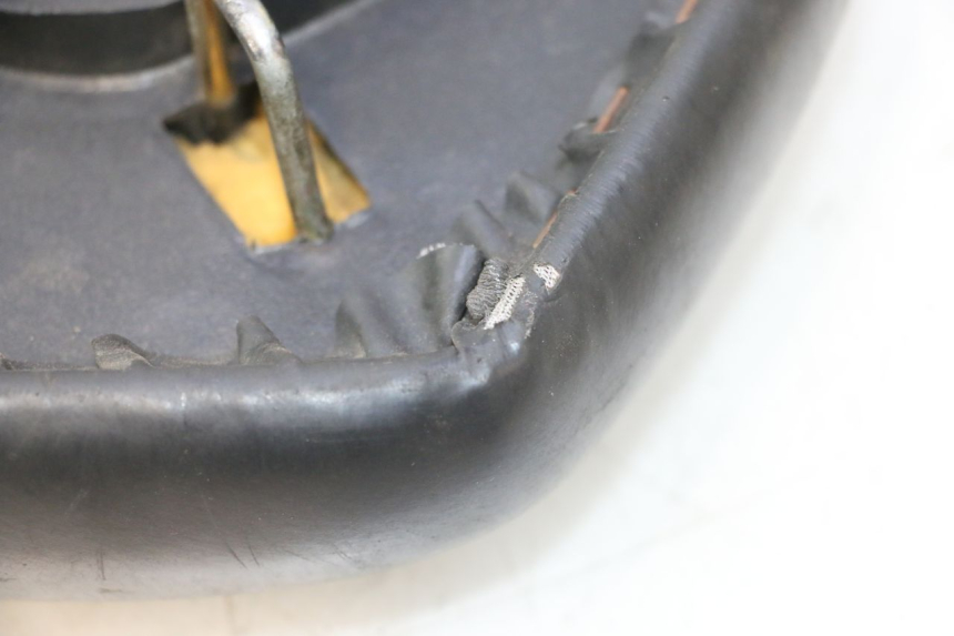 photo de SELLE PEUGEOT KISBEE 4T 50 (2010 - 2017) - Dettaglio del componente
