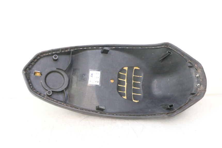photo de SELLE PEUGEOT KISBEE 4T 50 (2010 - 2017) - Zoom sui componenti