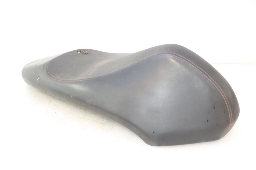 photo de SELLE PEUGEOT KISBEE 4T 50 (2010 - 2017) - Primo piano ad alta risoluzione