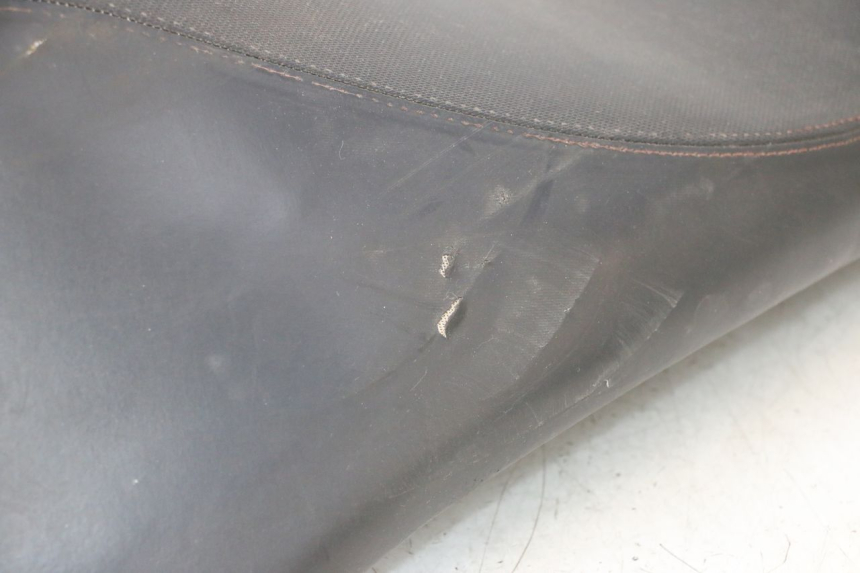 photo de SELLE PEUGEOT KISBEE 4T 50 (2010 - 2017) - Dettaglio del componente