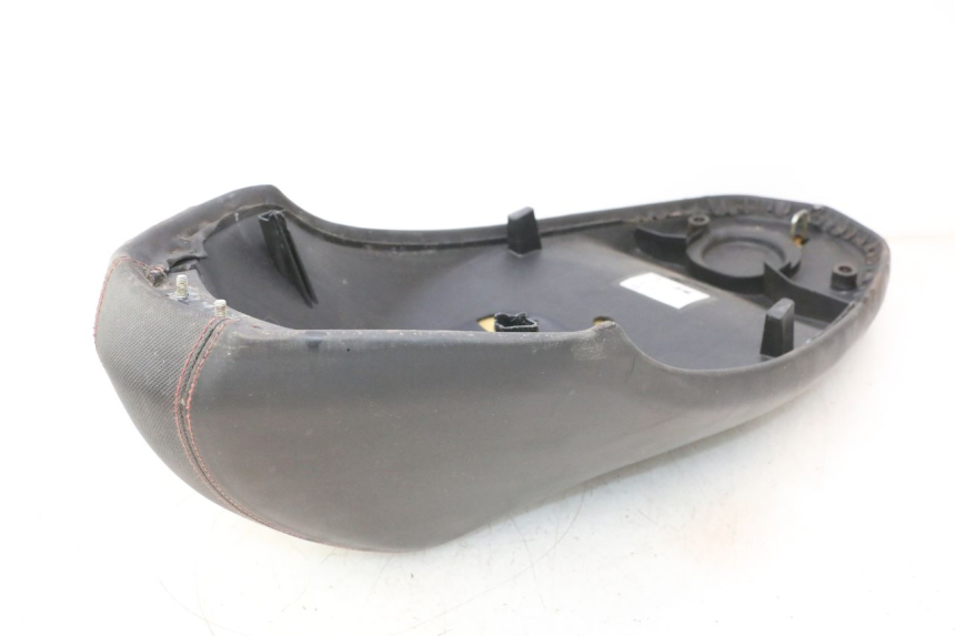 photo de SELLE PEUGEOT KISBEE 4T 50 (2010 - 2017) - Altra angolazione