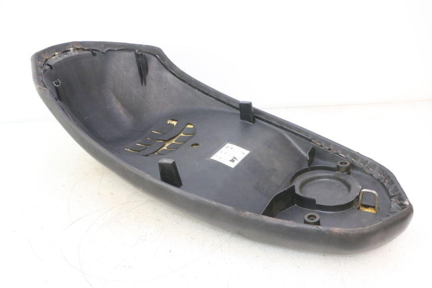 photo de SELLE PEUGEOT KISBEE 4T 50 (2010 - 2017) - Primo piano tecnico