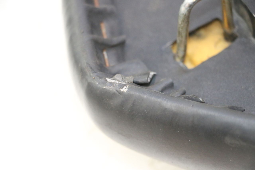 photo de SELLE PEUGEOT KISBEE 4T 50 (2010 - 2017) - Stato della superficie e materiale
