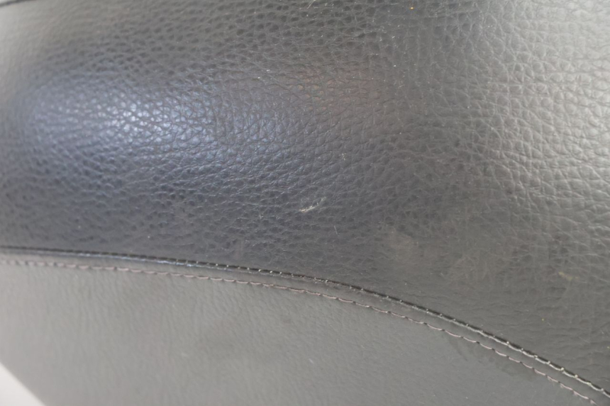 photo de SELLE PEUGEOT KISBEE 4T 50 (2010 - 2017) - Zoom sullo stato d'uso