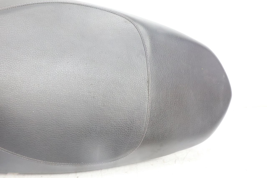 photo de SELLE PEUGEOT KISBEE 4T 50 (2010 - 2017) - Altra angolazione