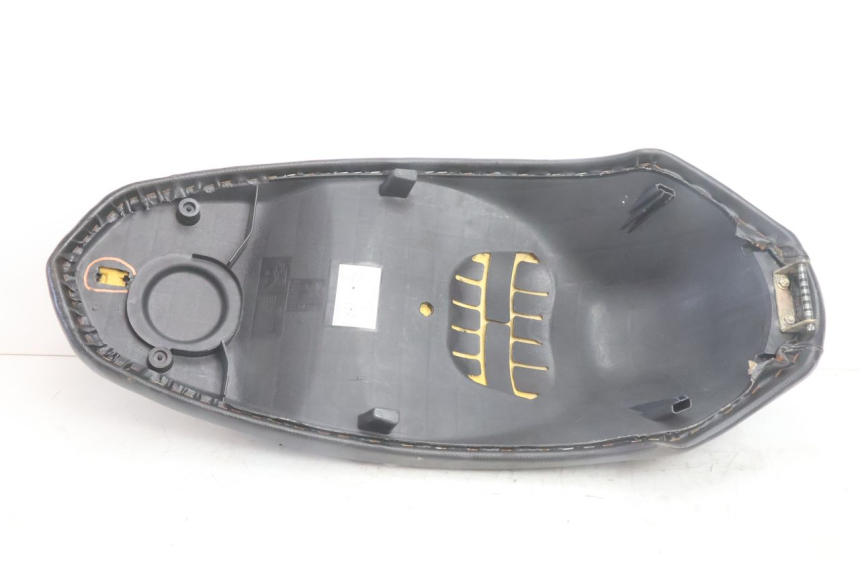 photo de SELLE PEUGEOT KISBEE 4T 50 (2010 - 2017) - Dettagli dei punti di fissaggio