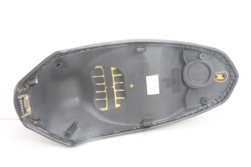 photo de SELLE PEUGEOT KISBEE 4T 50 (2010 - 2017) - Ricambio usato controllato