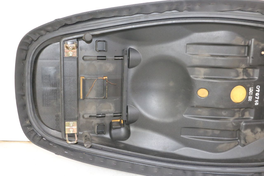 photo de SELLA KYMCO XCITING 500 (2007 - 2010) - Dettaglio del componente