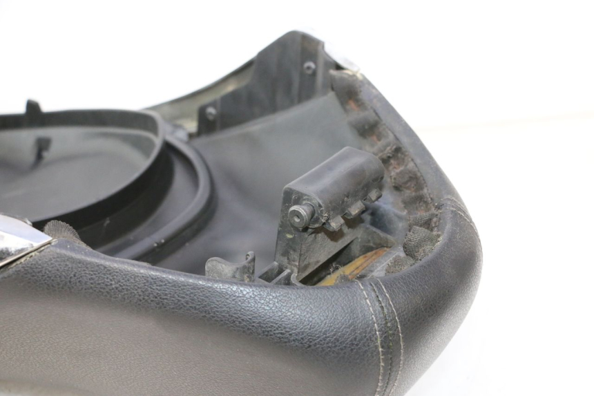 photo de SELLE PIAGGIO LIBERTY IGET 4T 50 (2015 - 2020) - Dettagli dei punti di fissaggio