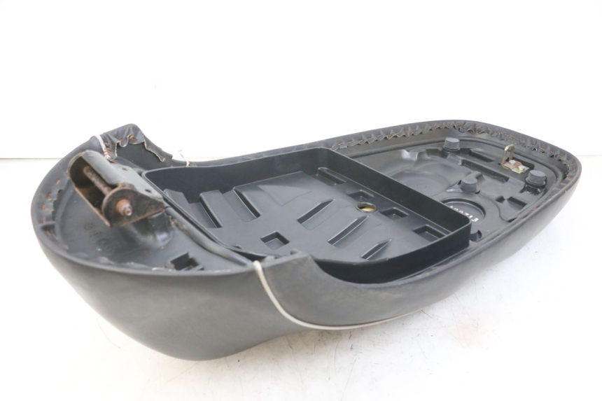 photo de SELLE KYMCO LIKE 125 (2009 - 2016) - Dettagli dei punti di fissaggio