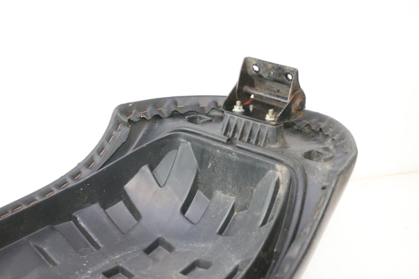photo de SELLE KYMCO LIKE 125 (2009 - 2016) - Dettagli dei punti di fissaggio