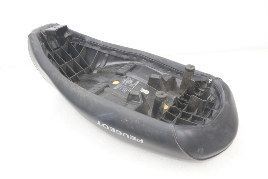 photo de SELLE PEUGEOT LUDIX 50 (2008 - 2017) - Zoom sullo stato d'uso