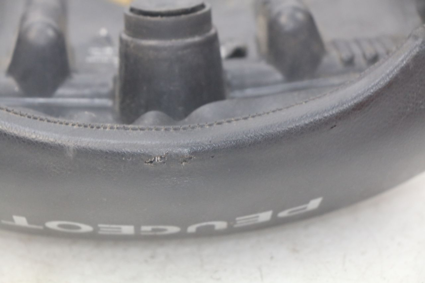 photo de SELLE PEUGEOT LUDIX 50 (2008 - 2017) - Dettaglio del componente