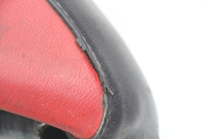 photo de SELLE PEUGEOT LUDIX 50 (2008 - 2017) - Zoom sullo stato d'uso