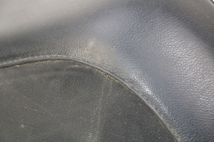 photo de SELLE PEUGEOT LUDIX 50 (2005 - 2007) - Dettagli dei punti di fissaggio