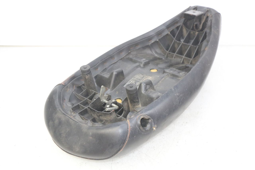photo de SELLE PEUGEOT LUDIX 50 (2005 - 2007) - Stato della superficie e materiale
