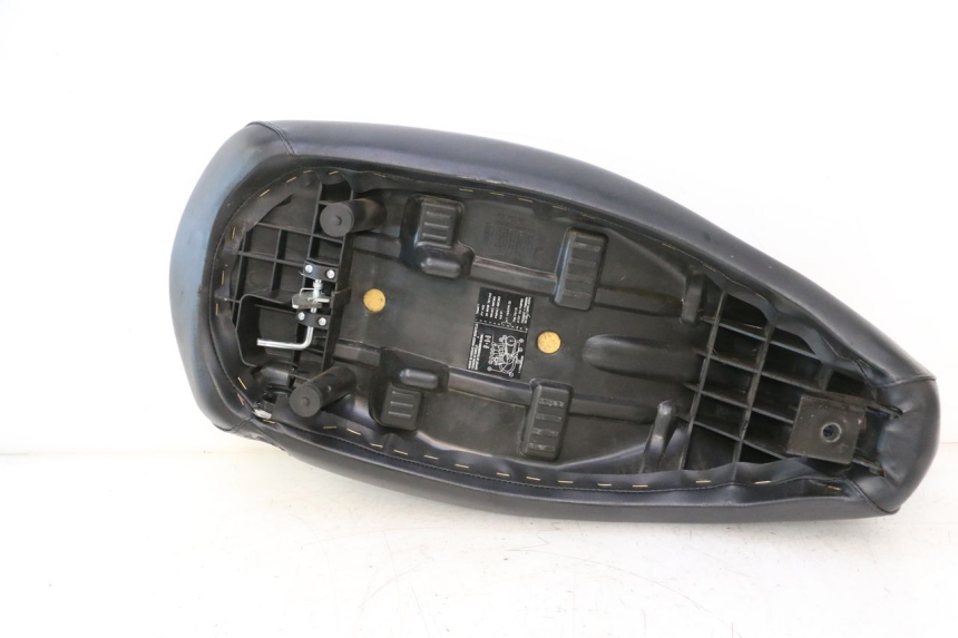 photo de SELLE PEUGEOT LUDIX 50 (2008 - 2017) - Dettagli dei punti di fissaggio